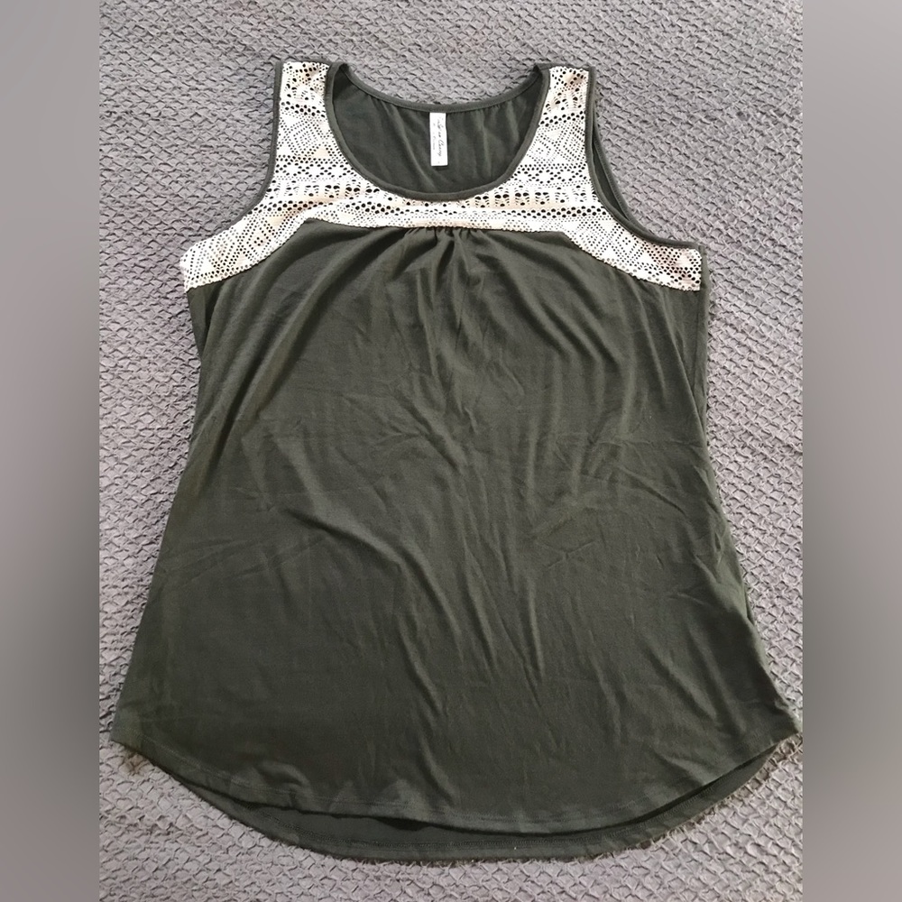Bundle 3 for $10 Army green with cream eyelet accent tank top in EUC